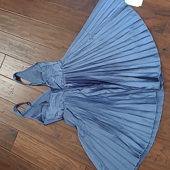 NWT Abercrombie & Fitch Blue Pleated Sleeveless Dress with Deep Vneck size Small - Picture 2 of 10